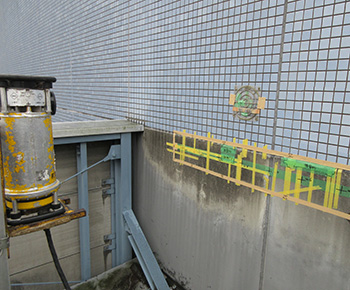 穴開け前の配筋調査(屋上壁)